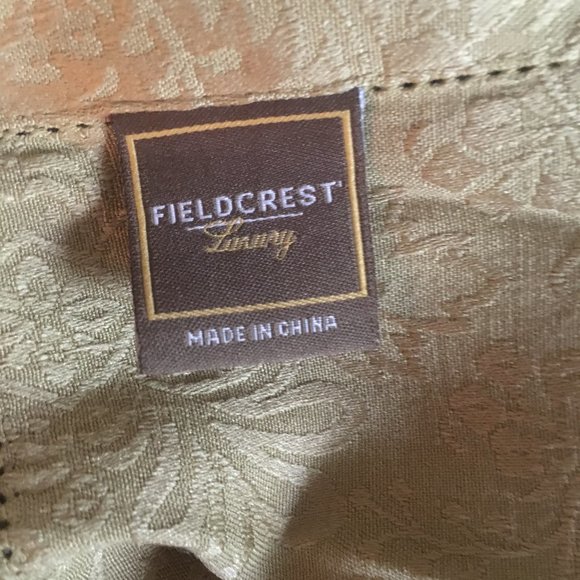 Fieldcrest Luxury Gold Jacquard Table Cloth - Picture 3 of 5